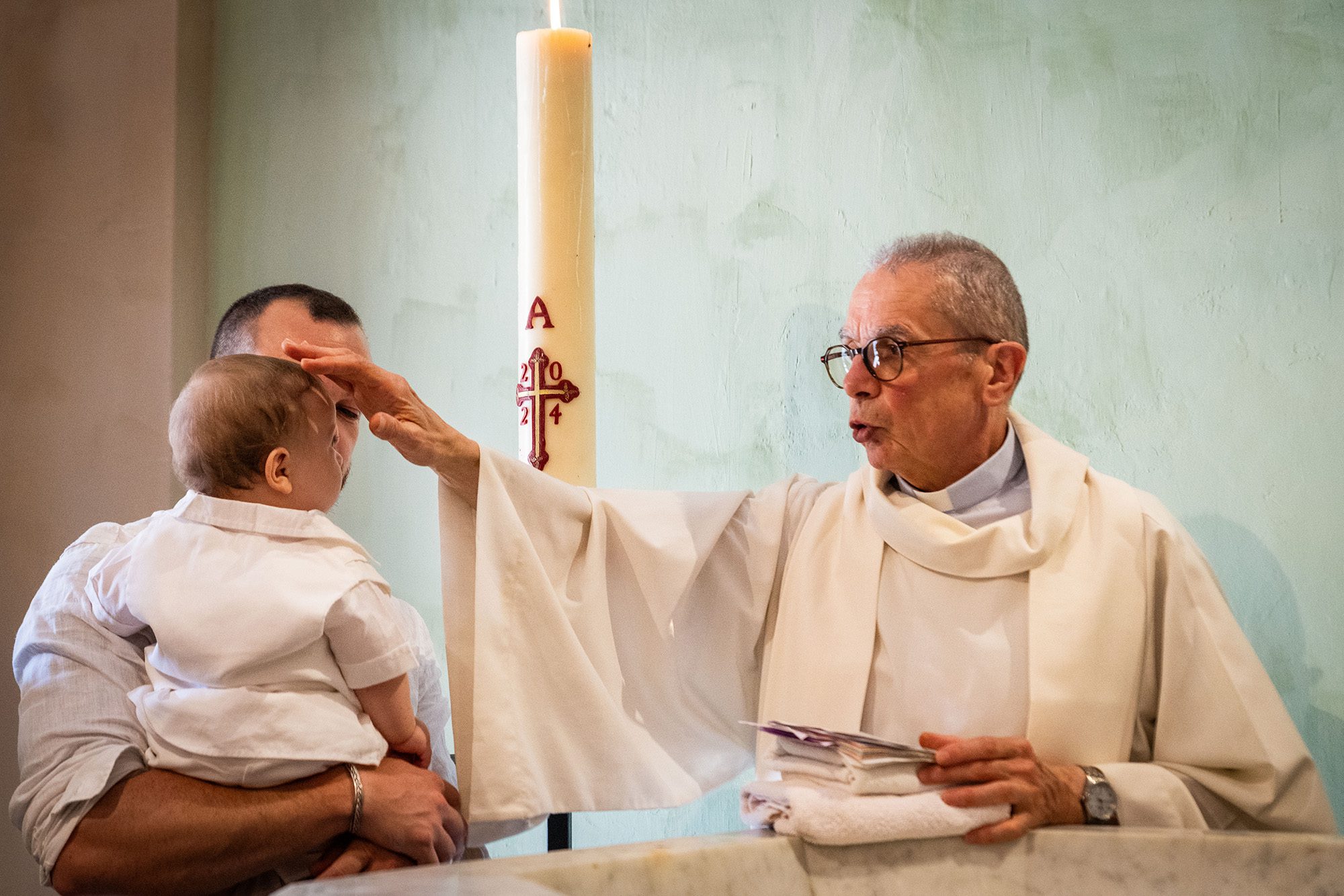 signe croix bapteme enfant