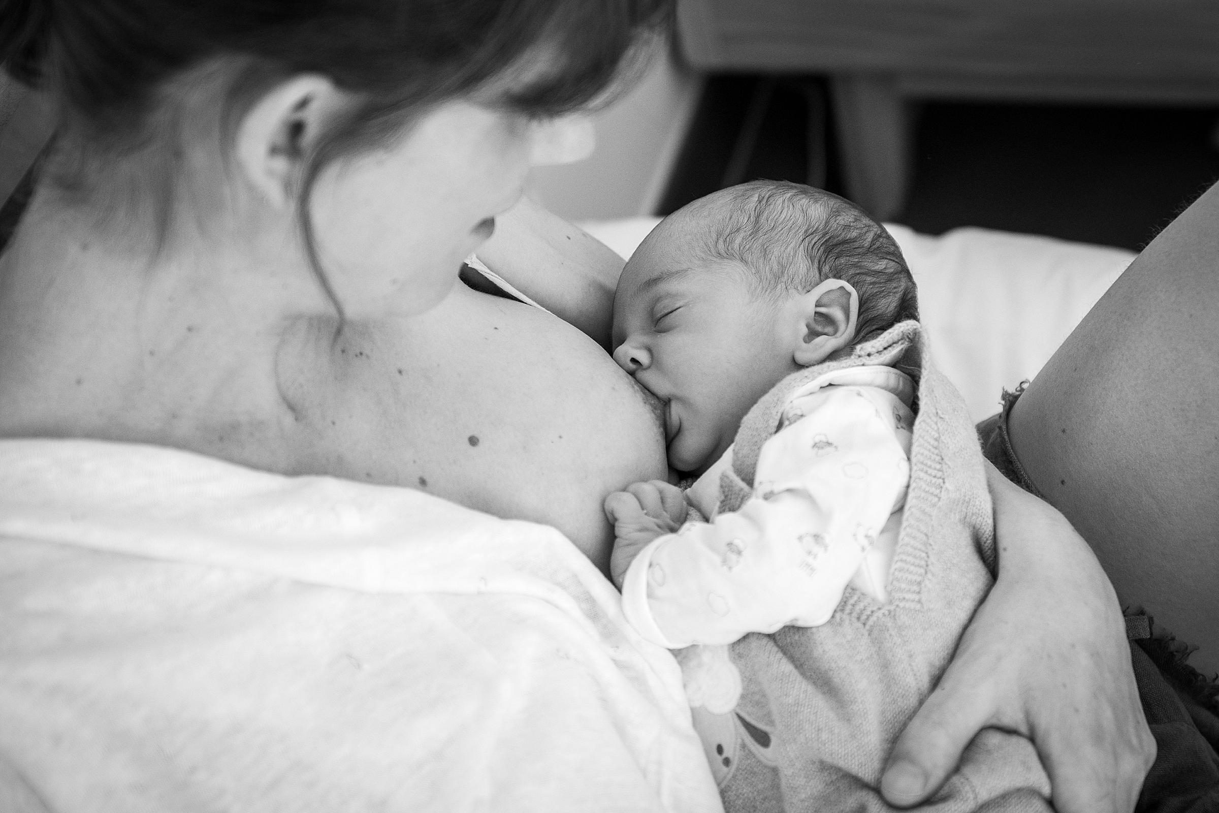 seance photo naissance montpellier allaitement