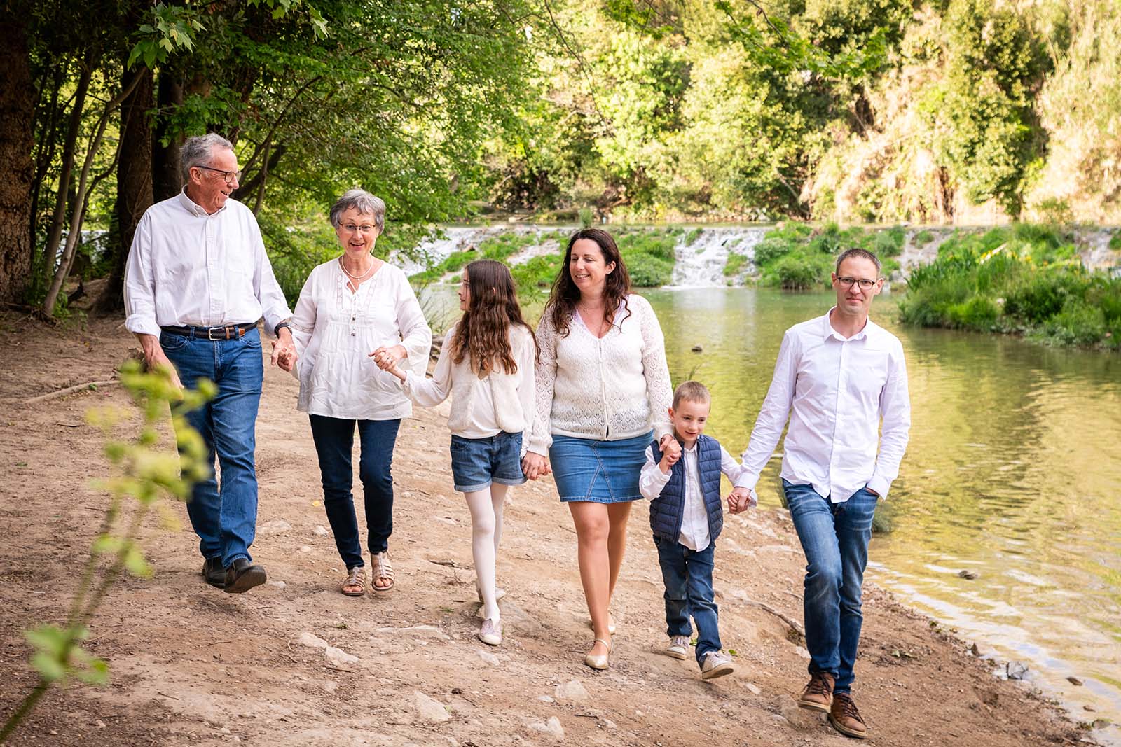 seance photo famille grands parents bord eau montpellier