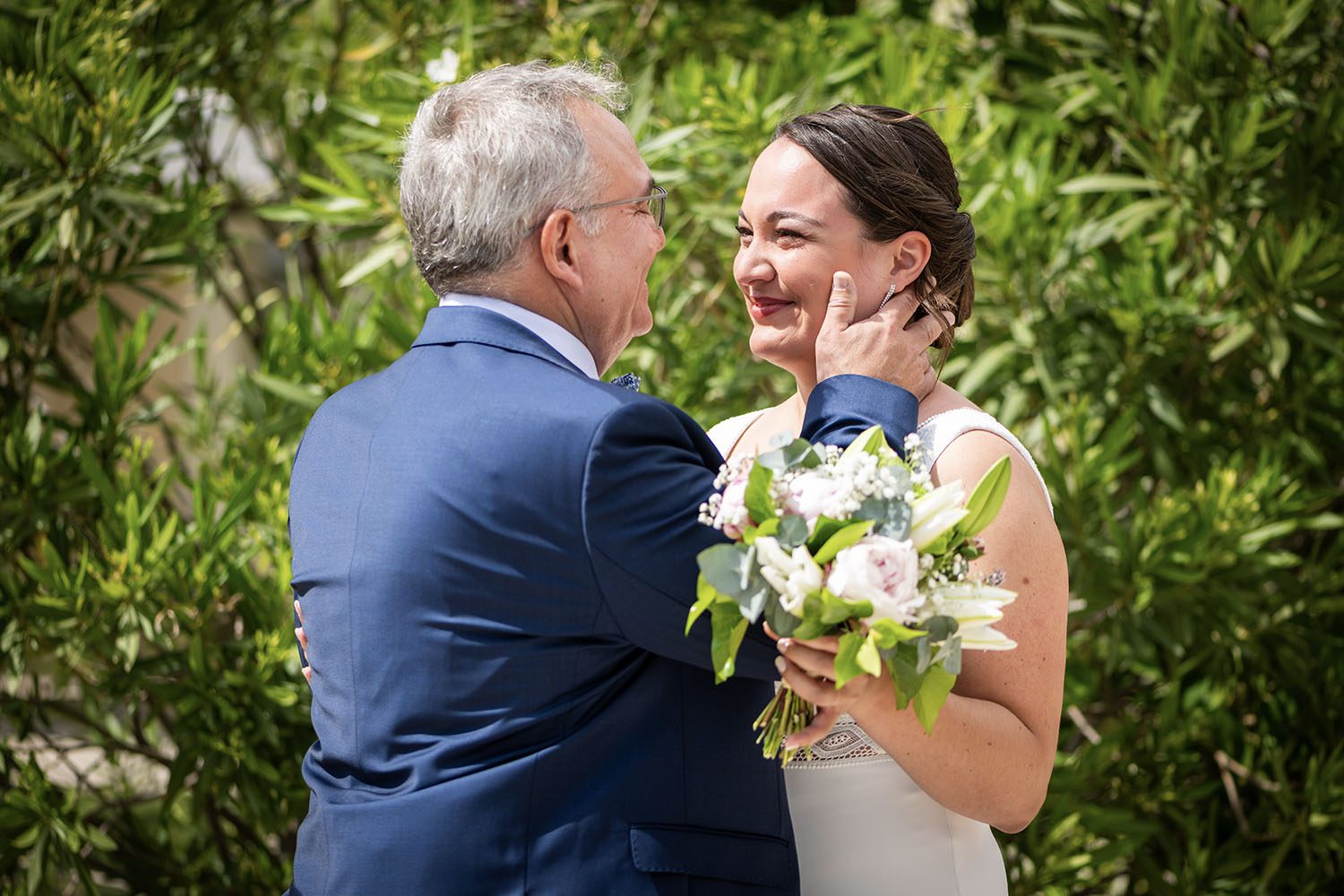 père qui découvre sa fille le jour de son mariage